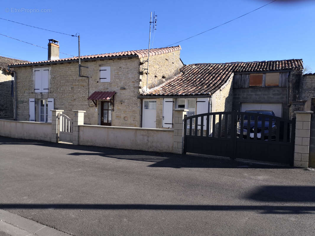 Maison à SAINT-HILAIRE-LA-PALUD