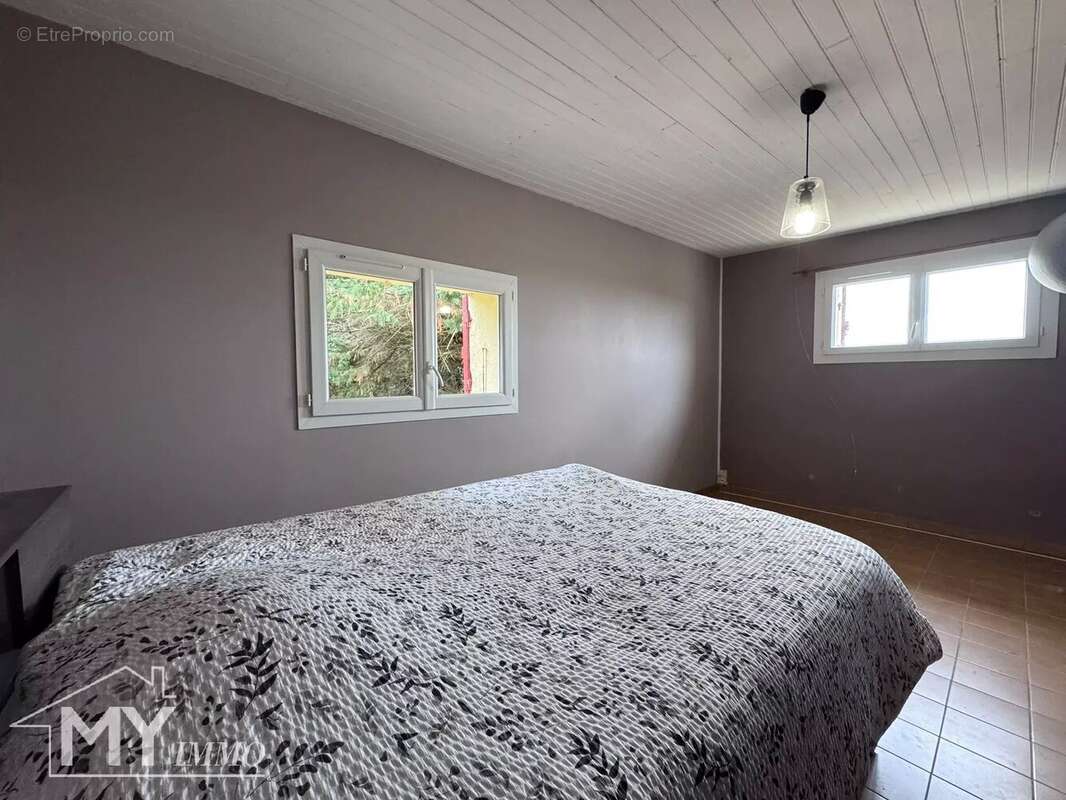 MASSUGAS : Maison de plain-pied avec double garage - photo 8
