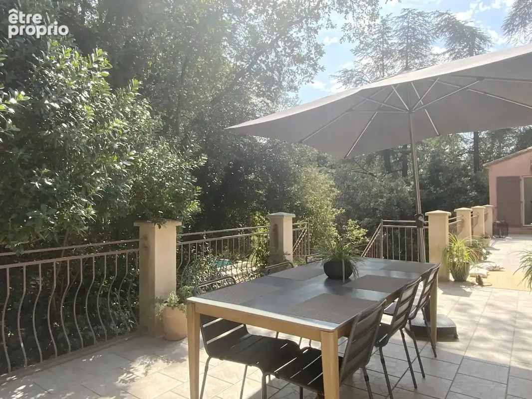 Maison atypique dans un cadre verdoyant avec piscine. - photo 11