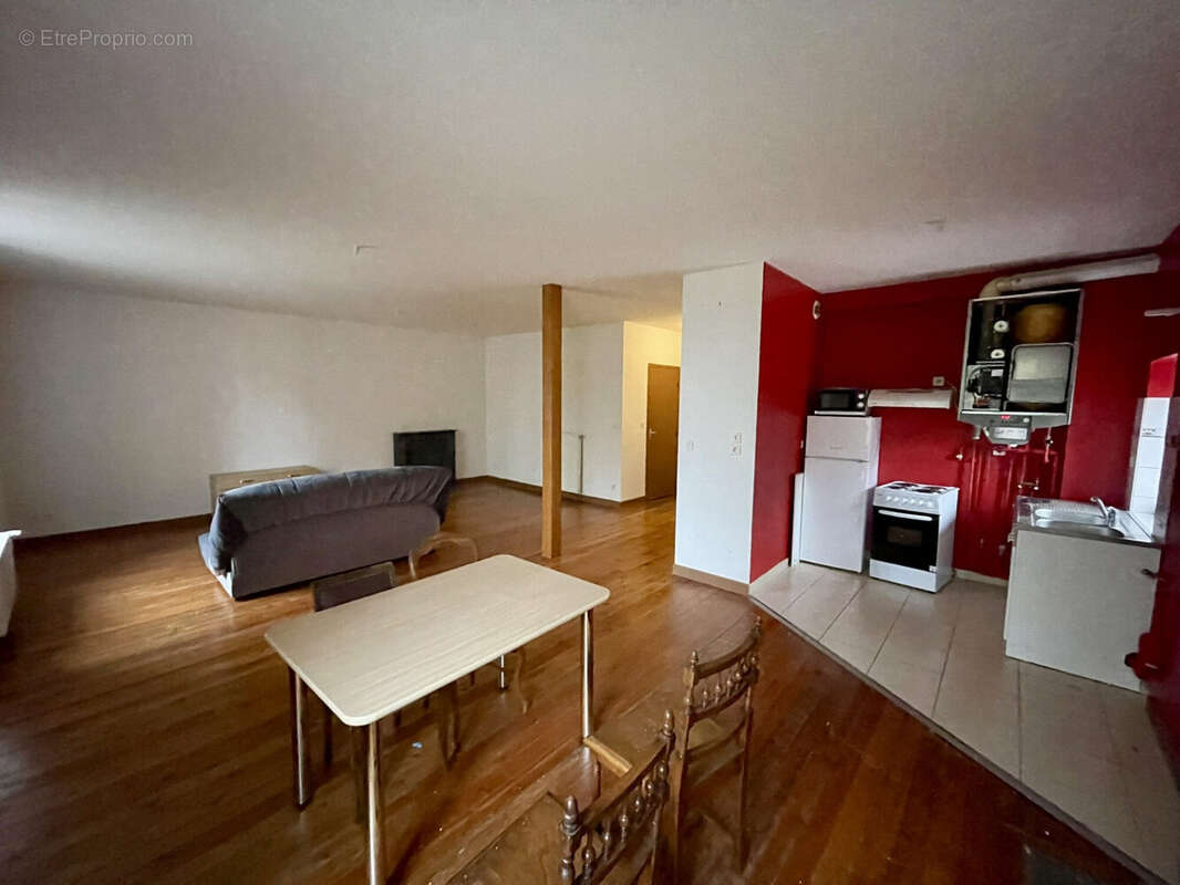 Appartement 307 m² à Bellenaves  - photo 3