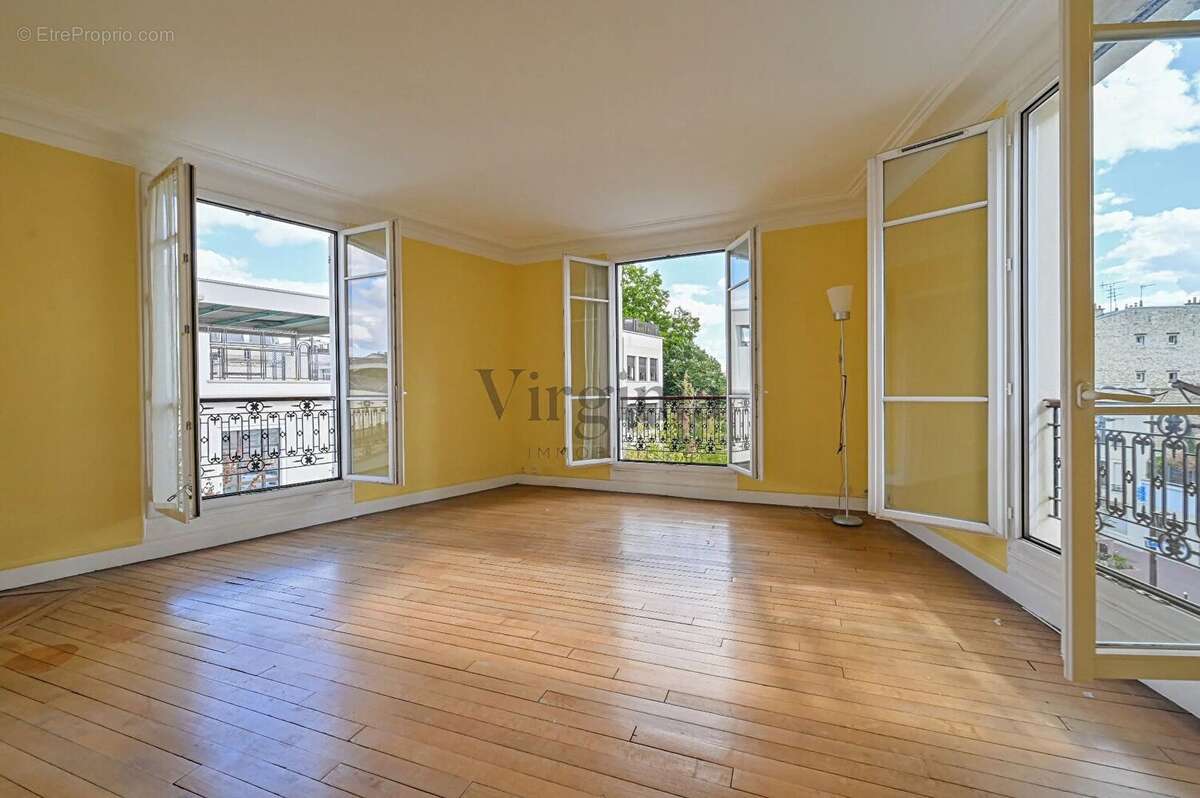 Appartement à CHARENTON-LE-PONT