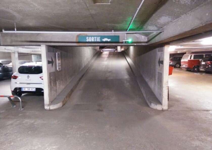 Parking à COURBEVOIE