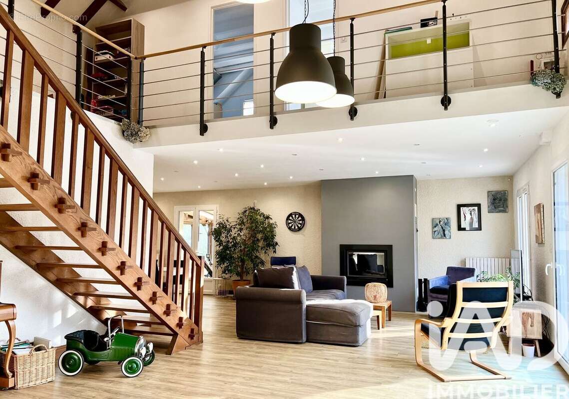 Maison 235 m² à Saint-Junien  - photo 2