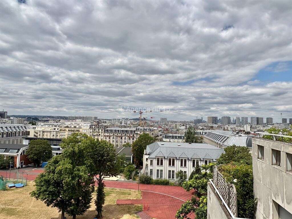 Porte de versailles / beau 2 pieces 54m² / etage eleve / ascenseur / vue degagee / cave / - photo 2