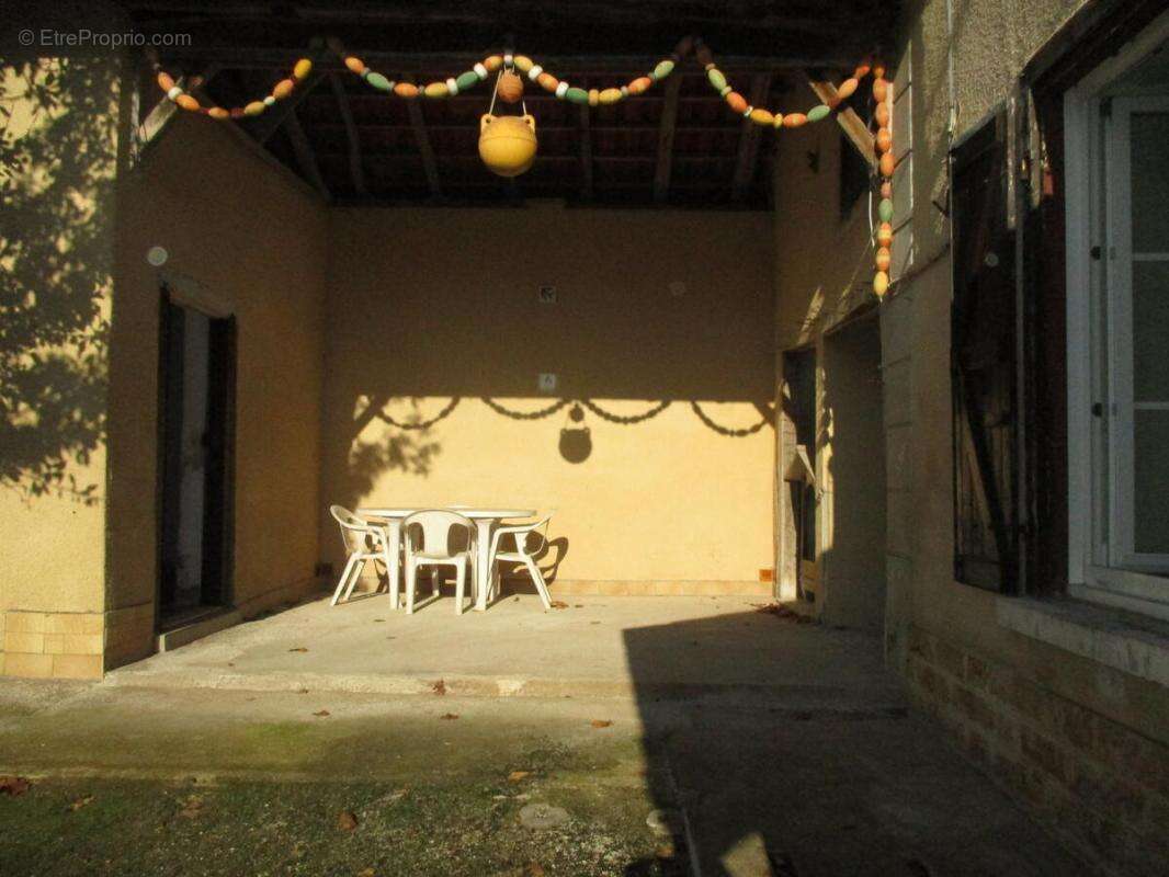 Maison à LARROQUE