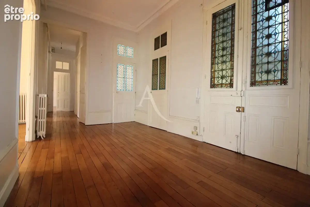 A VENDRE - Appartement T5 Boulevard de la République - photo 2
