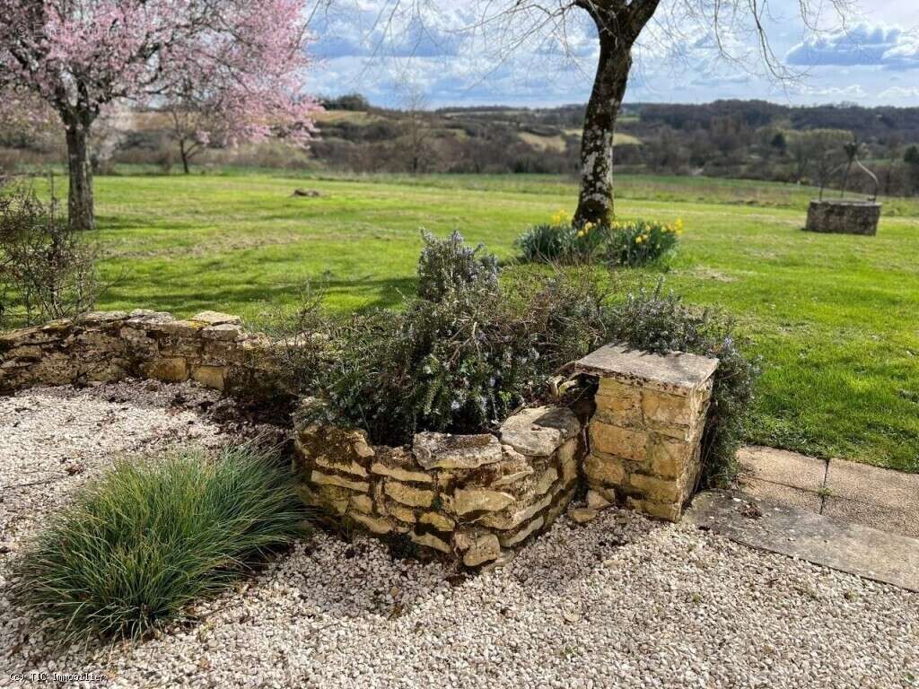 Maison à CHAMPAGNE-MOUTON