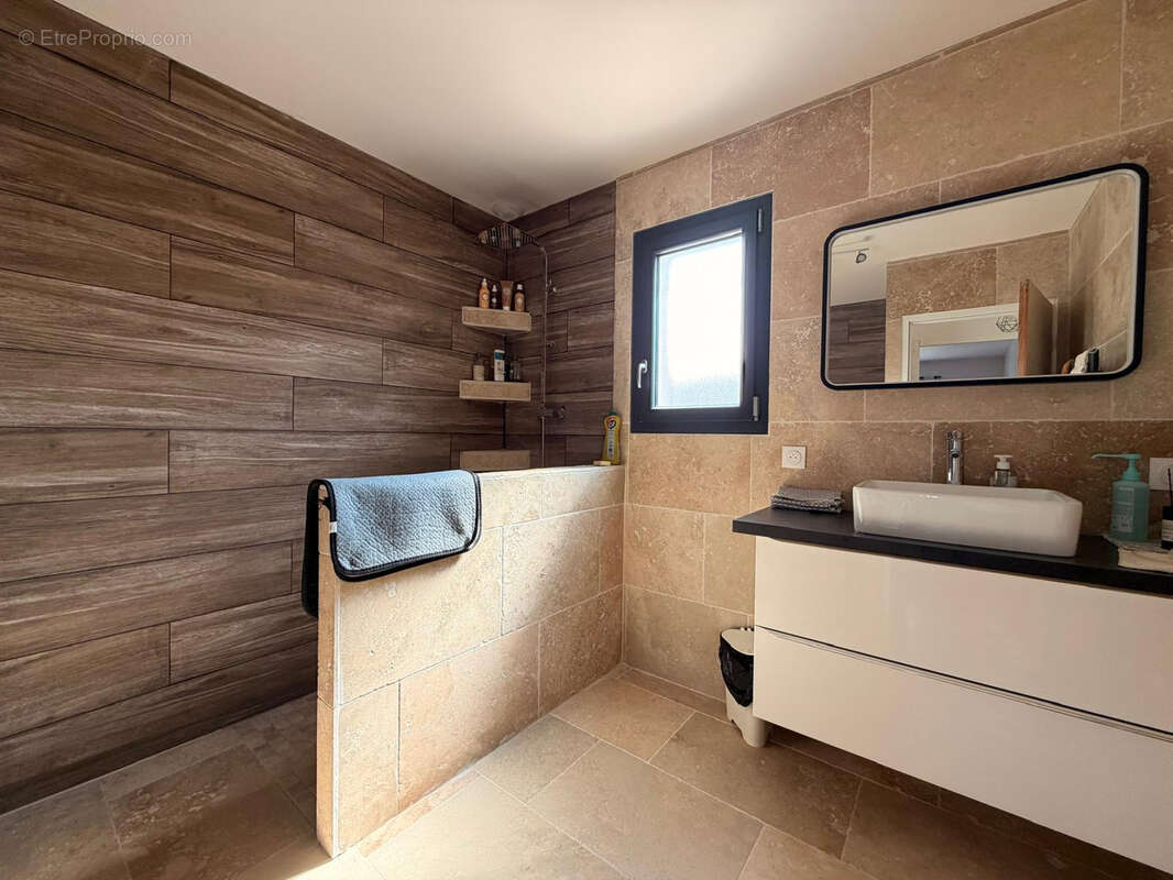 MONTPEZAT Villa contemporaine 5 pièces de 127 m2 avec piscine, jacuzzi, terrain de pétanque - photo 13