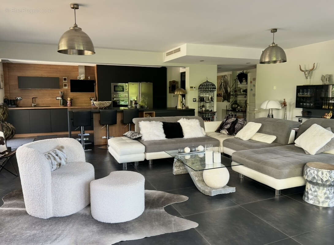 Appartement à CHARBONNIERES-LES-BAINS