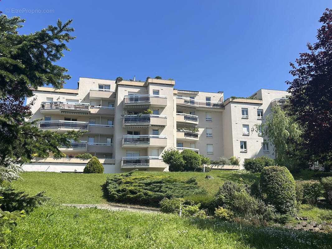 Appartement à SAINT-GENIS-LAVAL