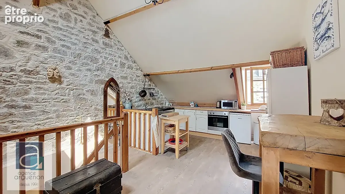 En plein coeur de DINAN, de l'espace, du charme et de la lumière ! au 2ème et dernier étage, 109 m2 au sol (76 habitable) - photo 3