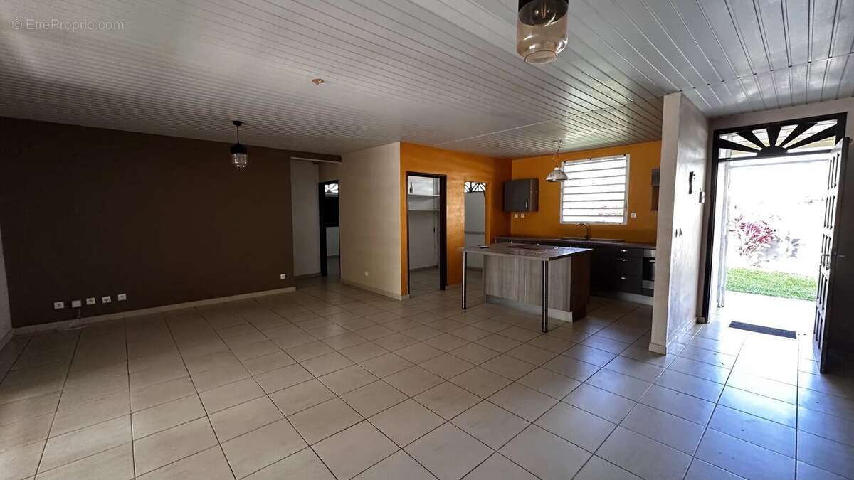 Maison à REMIRE-MONTJOLY