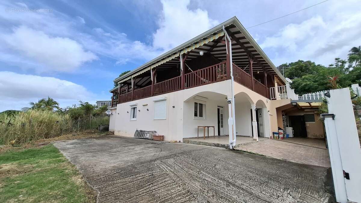 A VENDRE : Villa 2 T2 et 1 T4 (Vieux Habitants - 97119) - photo 36