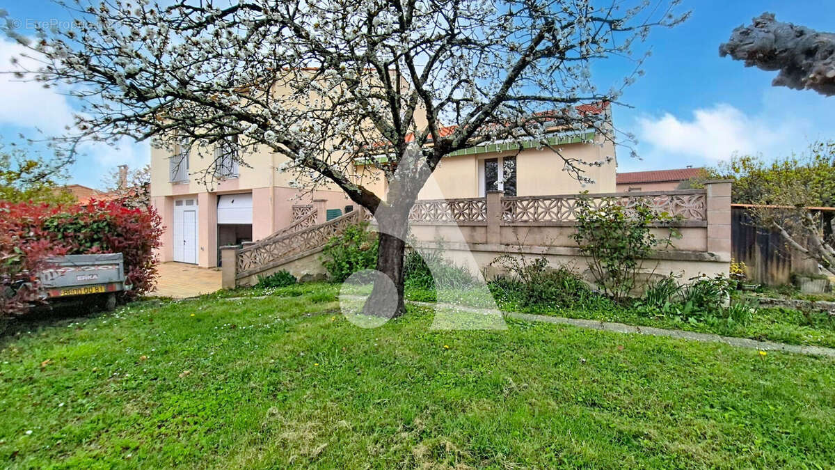 Maison à SAINT-JUERY