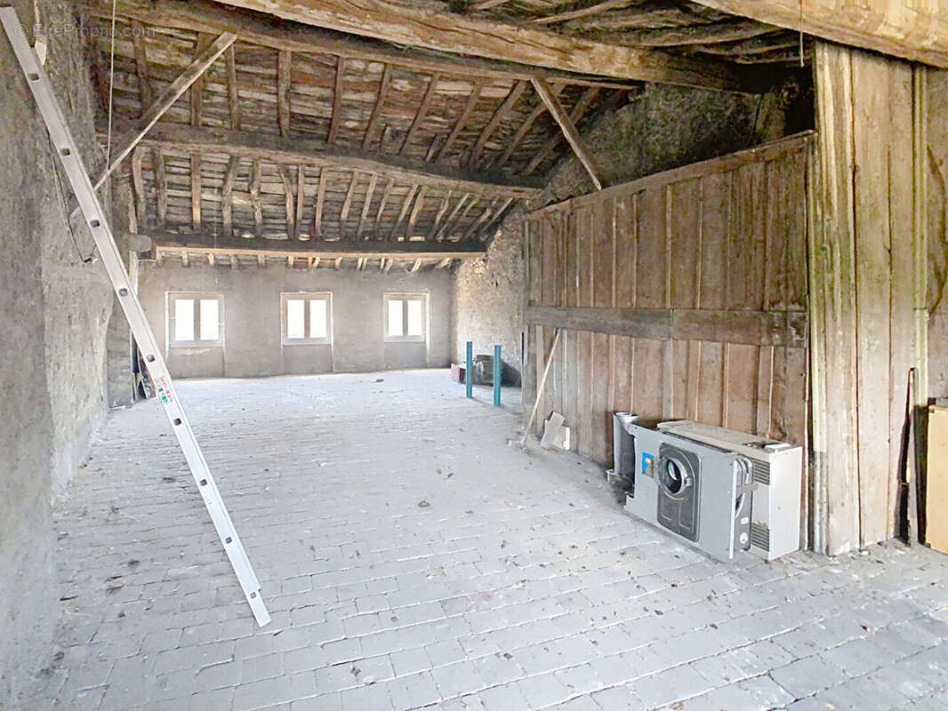 Appartement à PONT-DE-VAUX