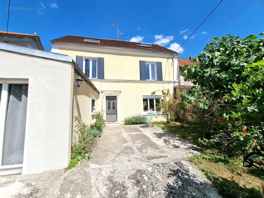 Maison à LE MEE-SUR-SEINE