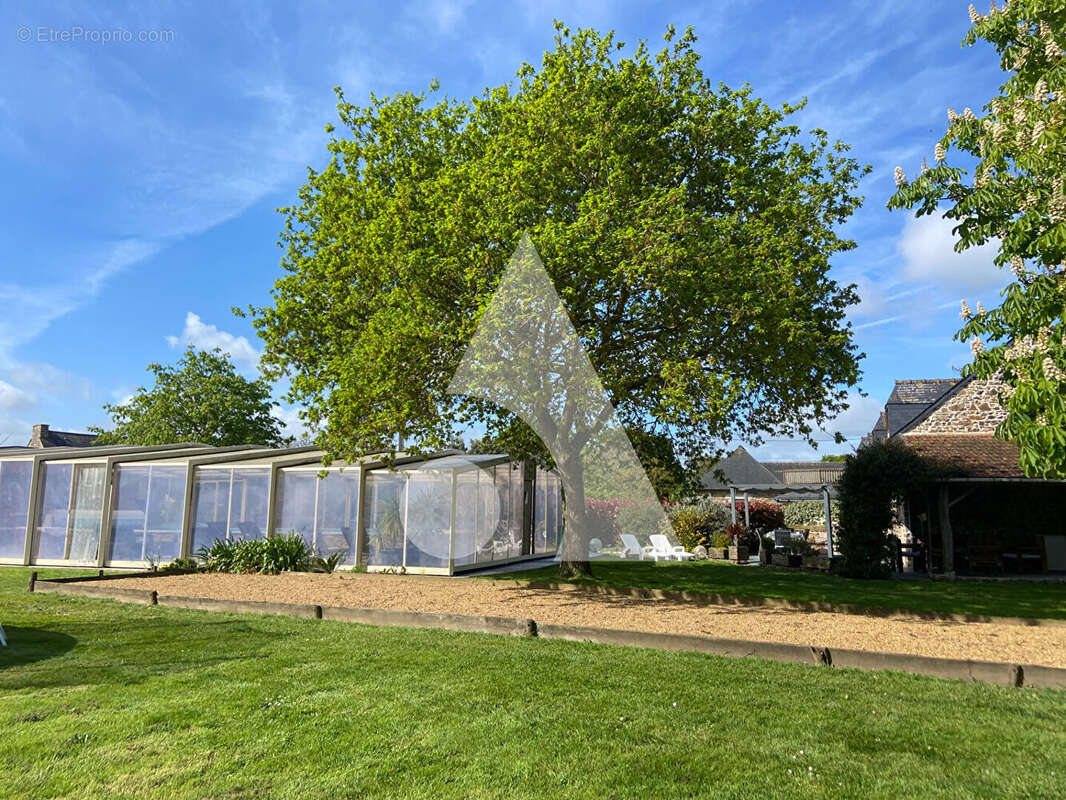 Maison à HENANBIHEN