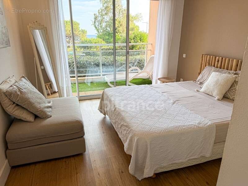 AJACCIO (20), appartement T2, proche plage au sein d'une résidence standing, avec piscine et parking - photo 3