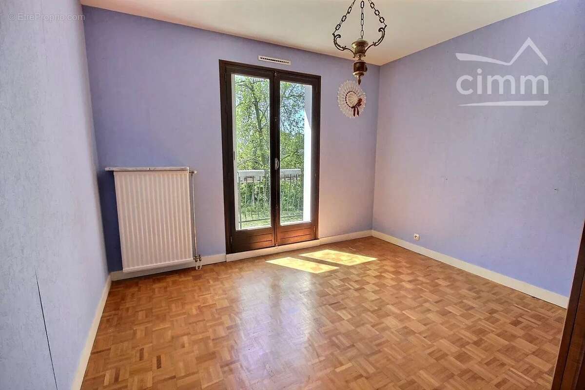 Maison à VEAUCHE