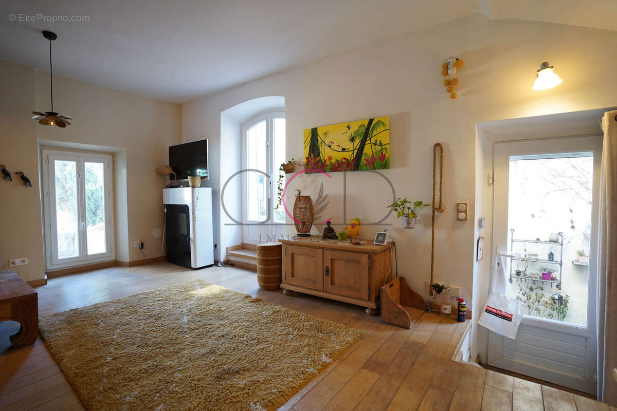 Maison à VENTABREN