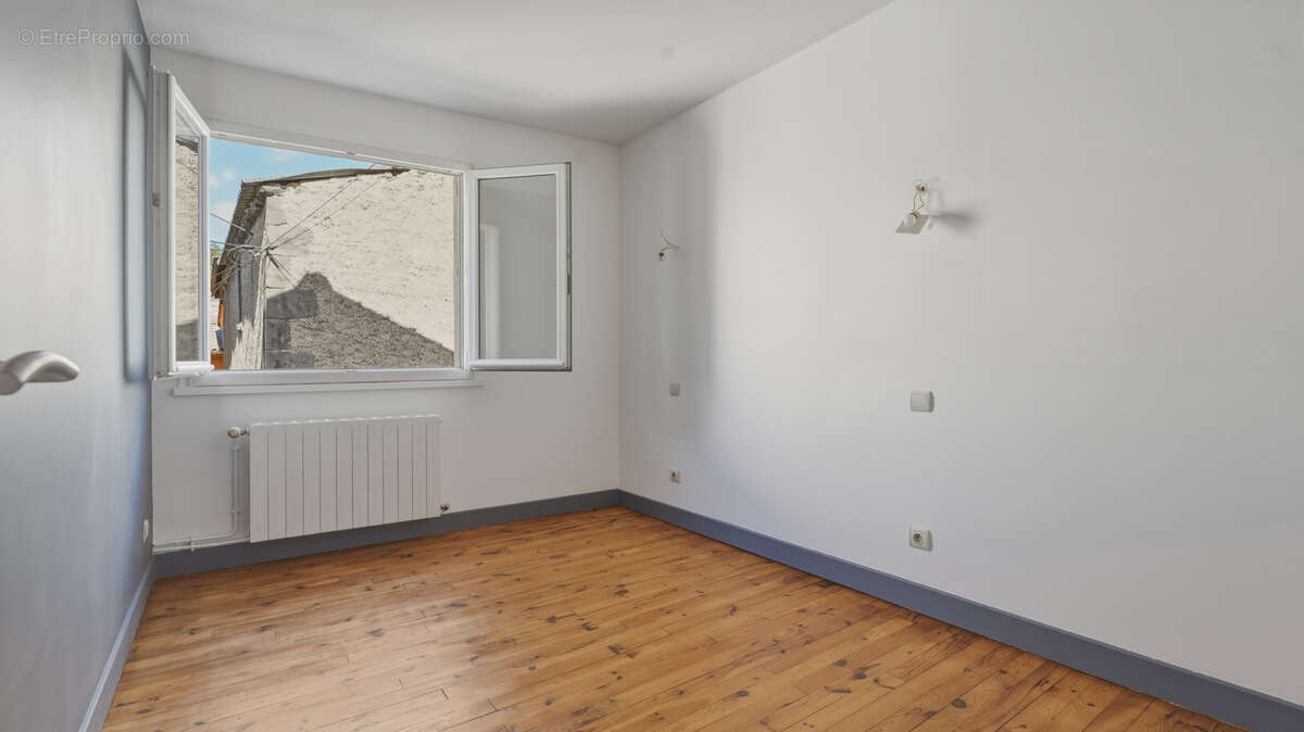 EXCLUSIVITÉ - NOHANENT - Lot de deux maisons de ville avec petit jardin - photo 12