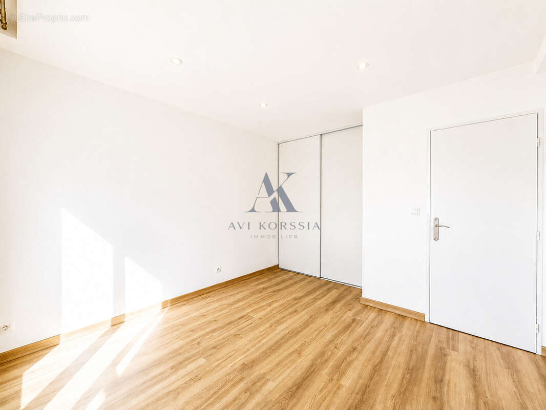 Villeurbanne Gratte-Ciel   Appartement T4 82 m2 avec balcon - photo 9