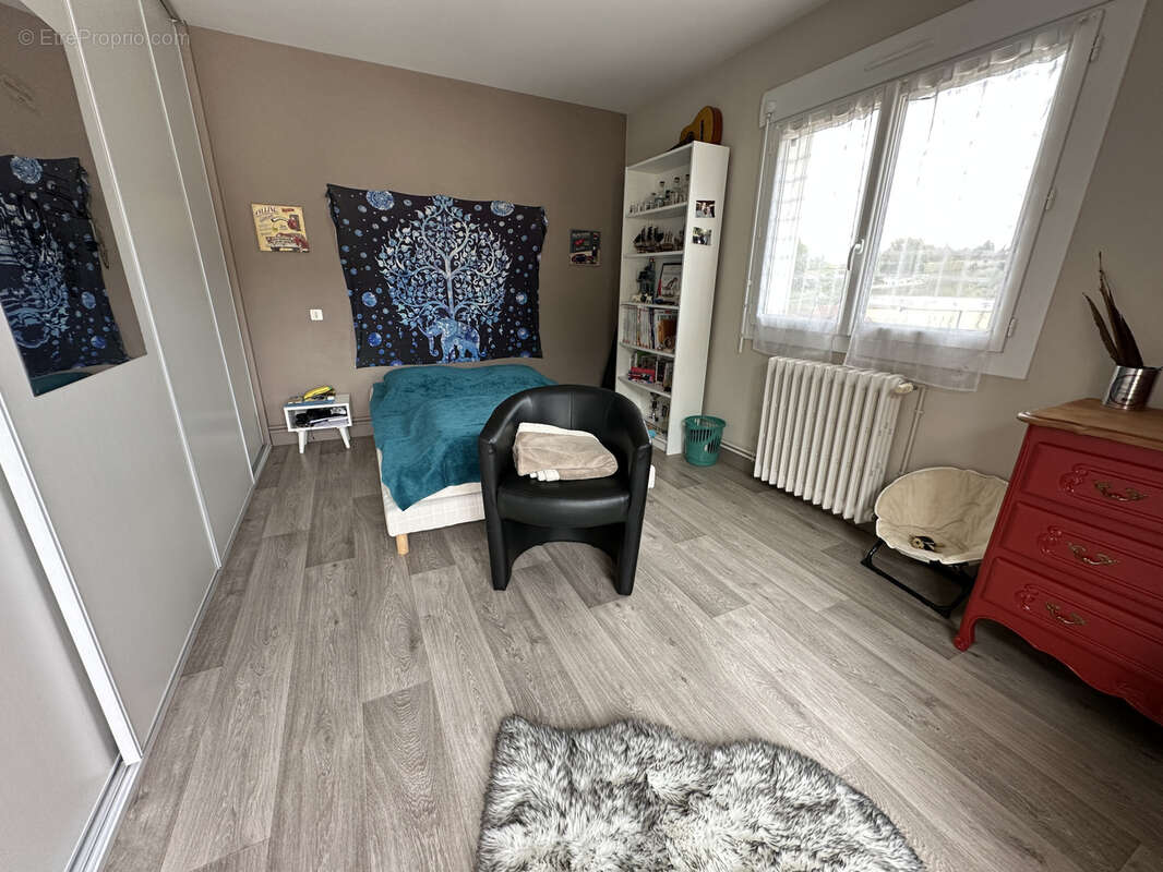 Maison à LA ROCHE-CHALAIS