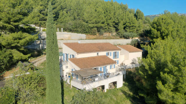 Maison à LE REVEST-LES-EAUX