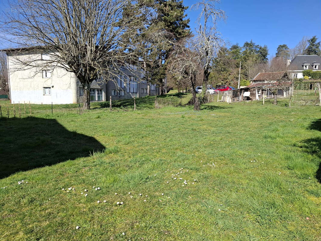 Terrain à LES AVENIERES