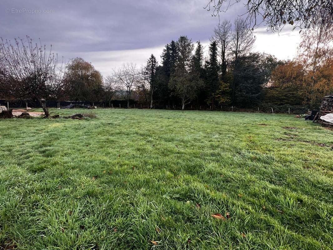 Terrain à BONNEVENT-VELLOREILLE