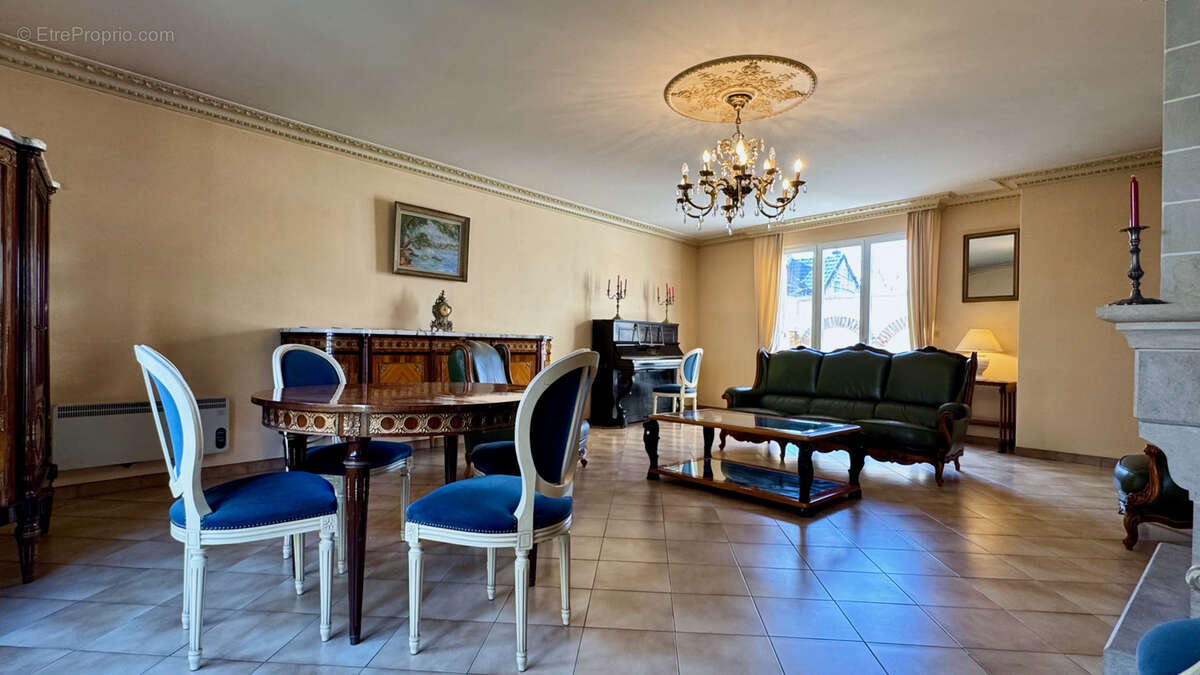 Maison à CHANTELOUP-LES-VIGNES