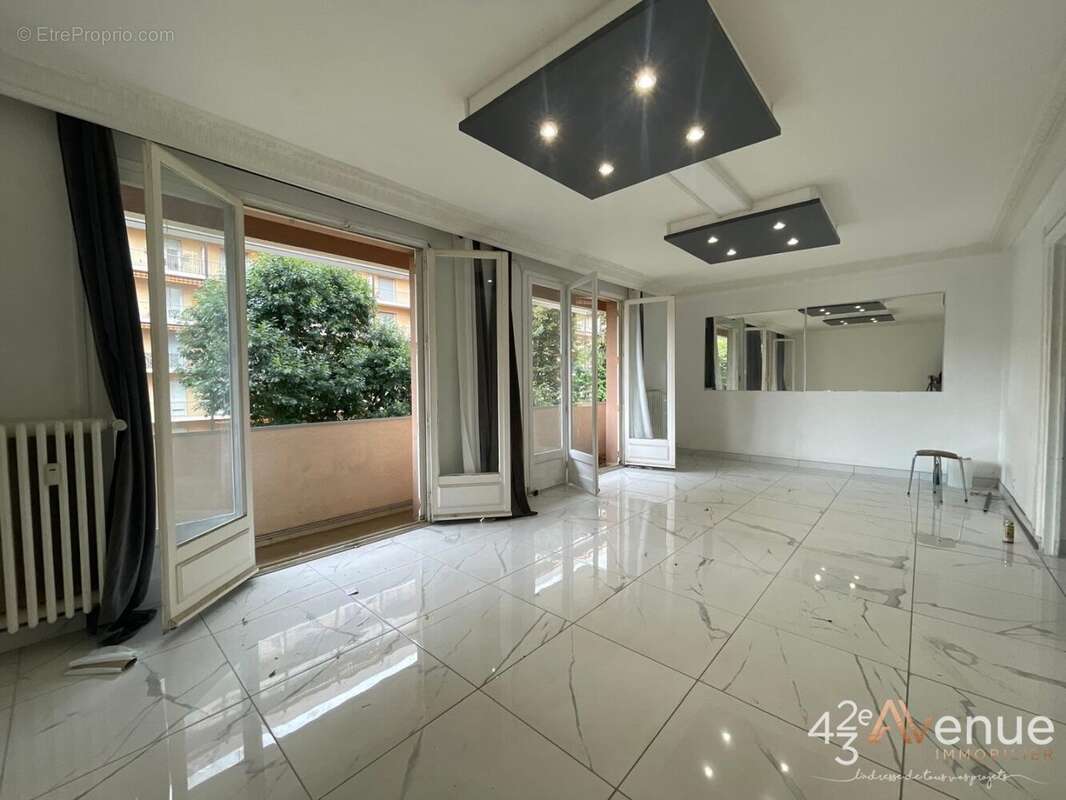 Appartement à SAINT-ETIENNE