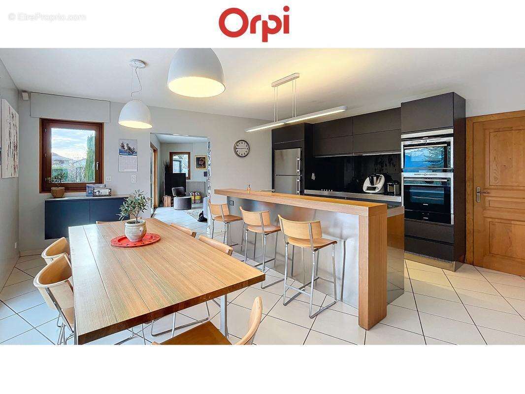 Maison à VETRAZ-MONTHOUX