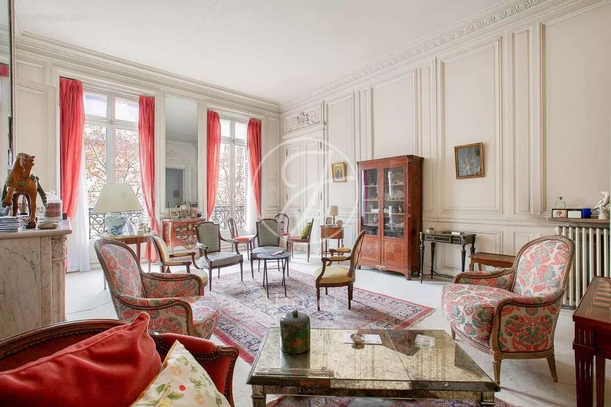 Appartement à PARIS-16E