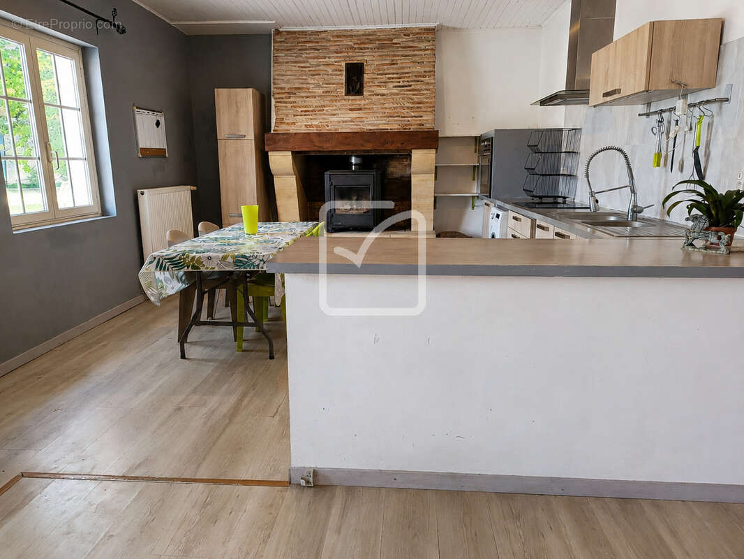 Rare   propriété équestre près de villeréal   20 ha   25 boxes   2 aires couvertes   2 habitations - photo 5