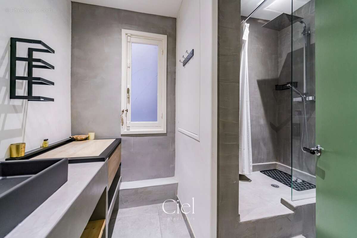 Appartement à MARSEILLE-8E