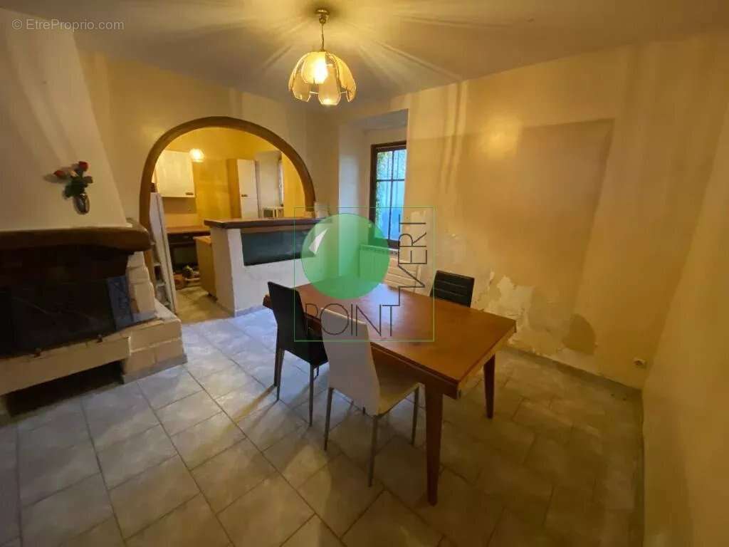 Maison à VERT-LE-PETIT