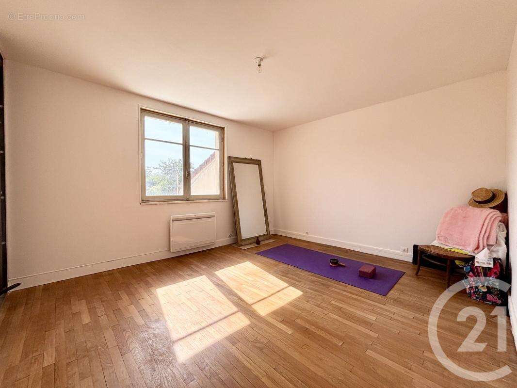 Maison à SAINT-ETIENNE-DE-FURSAC