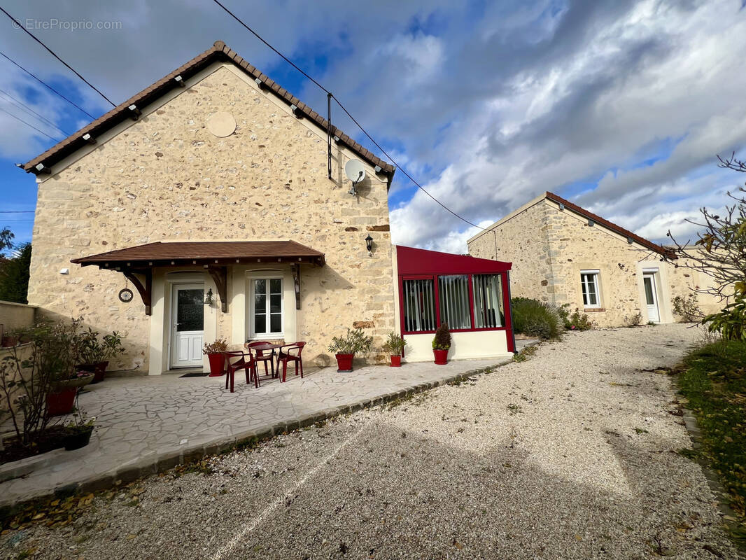 Maison à LOUAN-VILLEGRUIS-FONTAINE