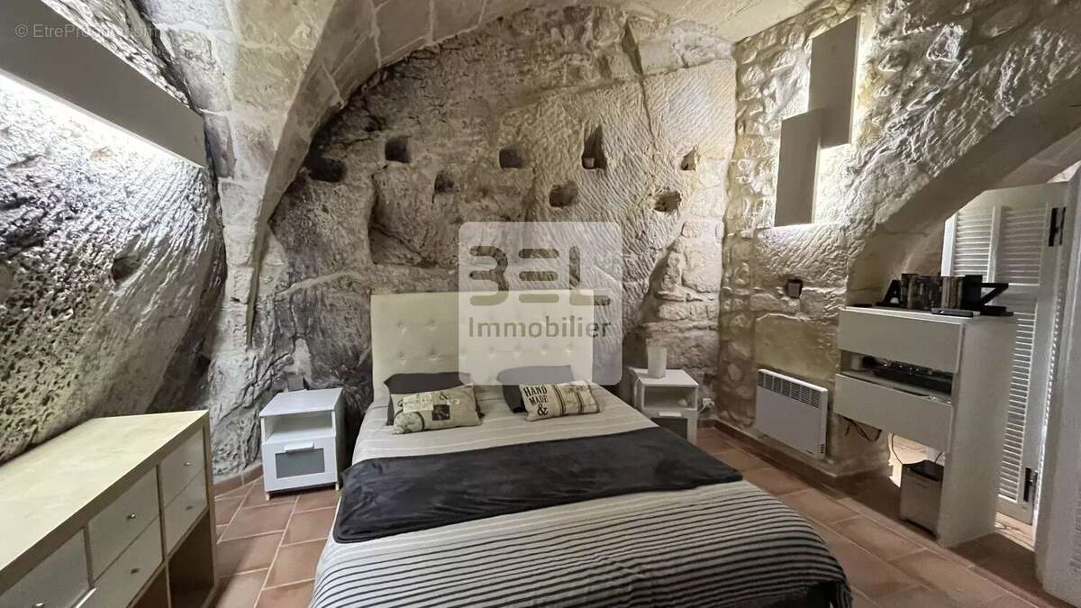 Surprenante  et insolite maison troglodyte dans les alpilles - photo 2