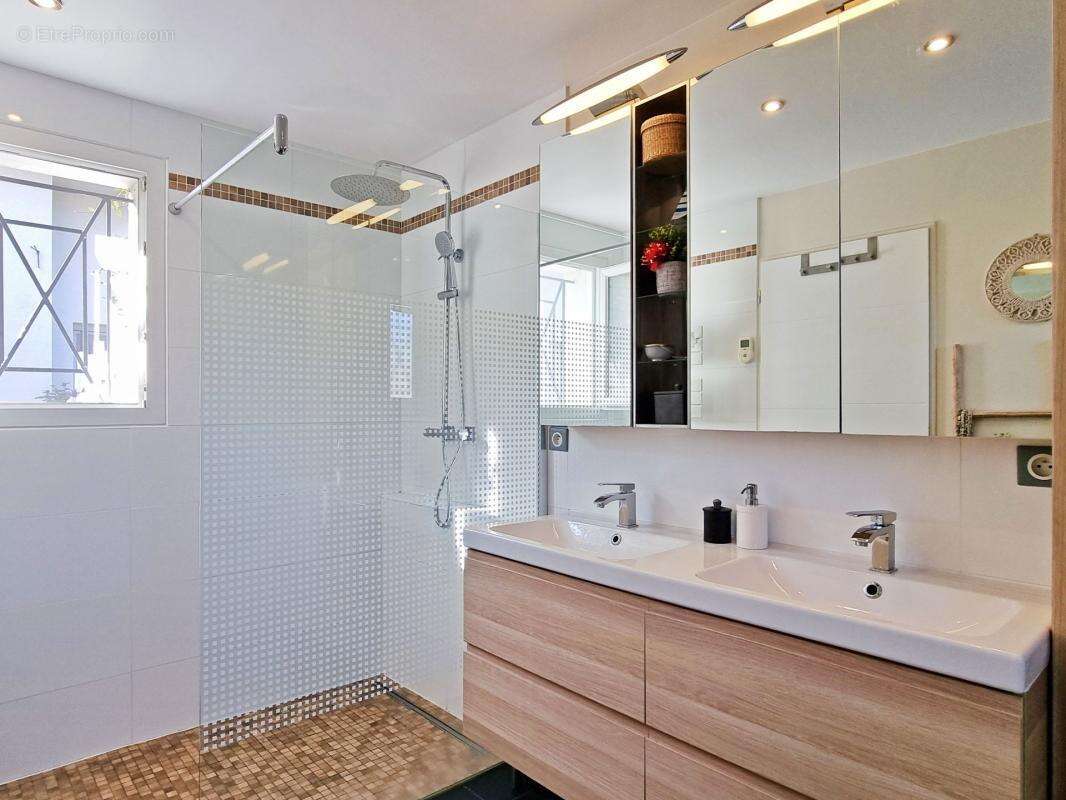 Maison à SAINT-HILAIRE-DE-BRETHMAS