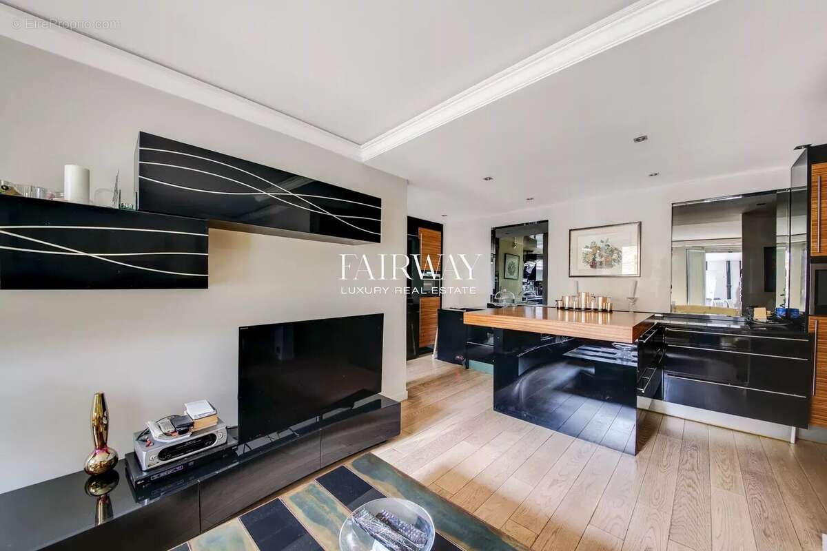 Appartement à PARIS-16E