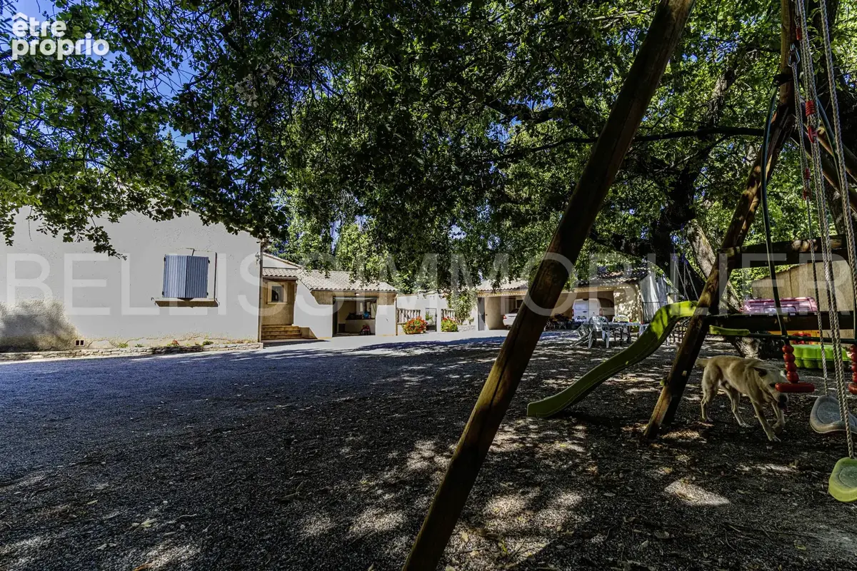 Maison de plain-pied avec terrain et piscine - photo 11