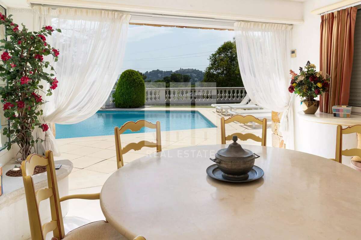 Sole agent - domaine sécurisé - au calme - vue village - photo 5