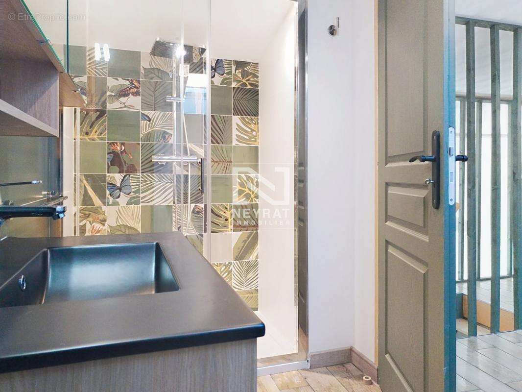 Appartement à TOURRETTES