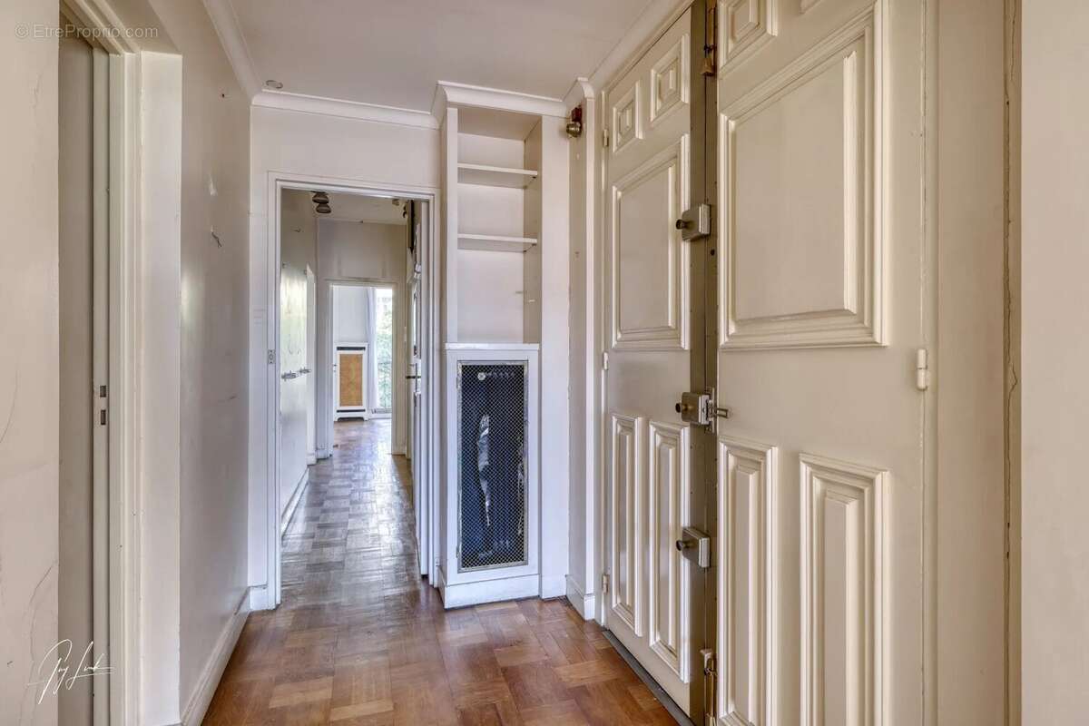 Appartement à PARIS-16E