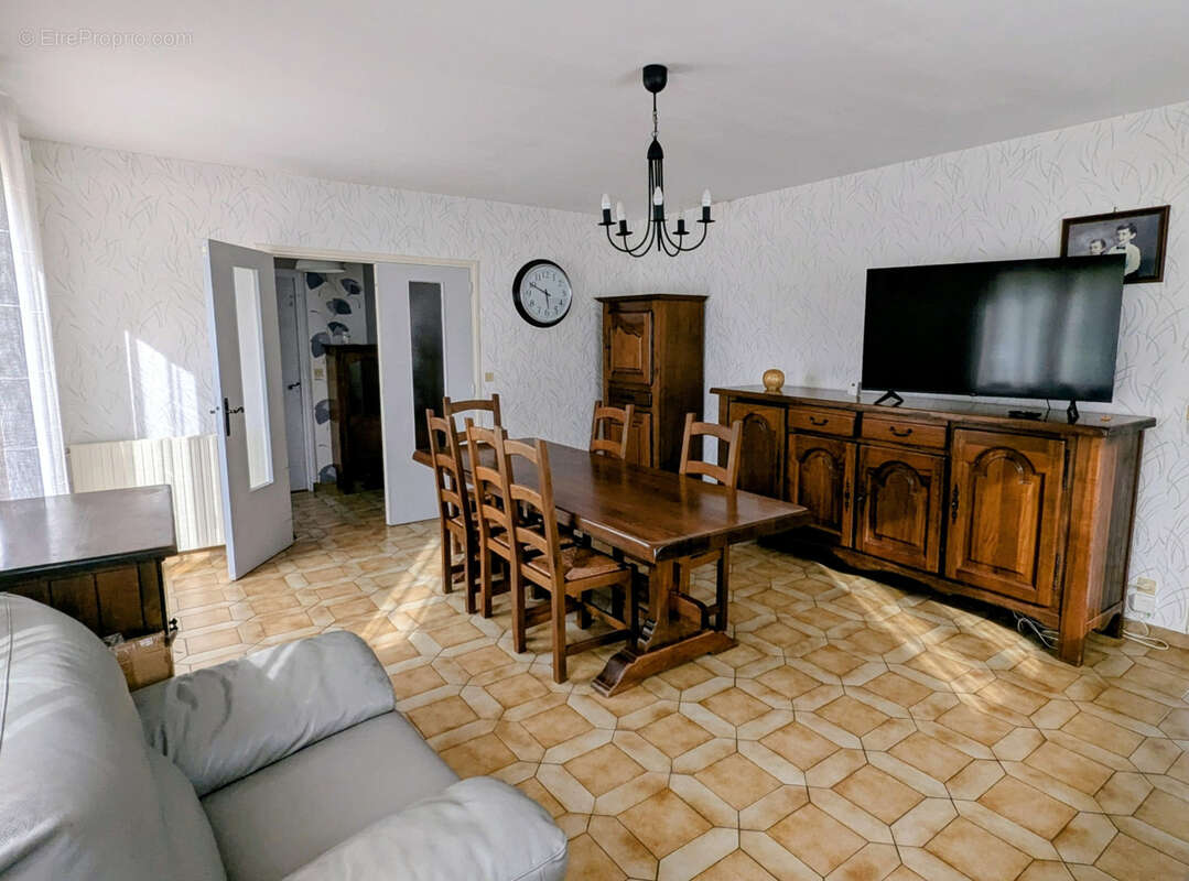 Maison à LA QUEUE-LES-YVELINES