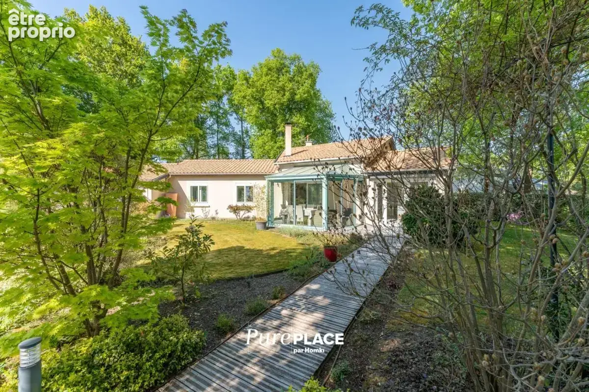 Maison/Villa T5 de 131 m² à Ambarès-et-Lagrave 33440 - photo 2