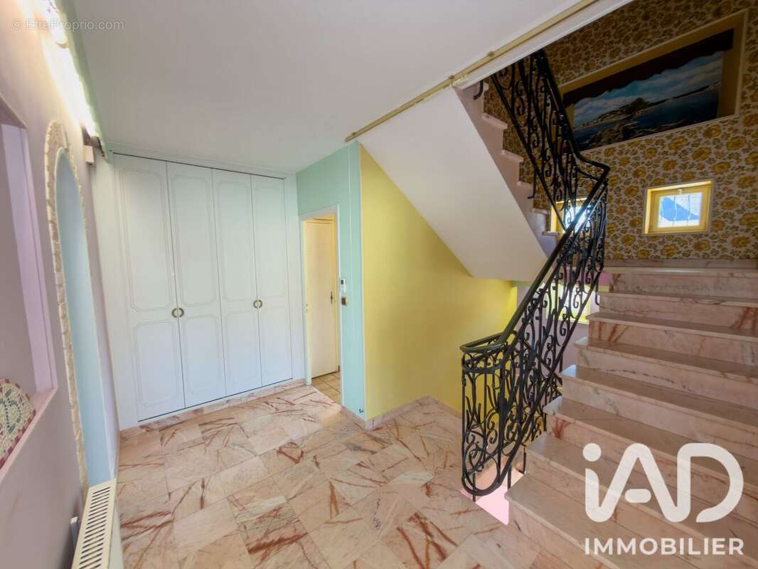 Maison 238 m² à Oger  - photo 8
