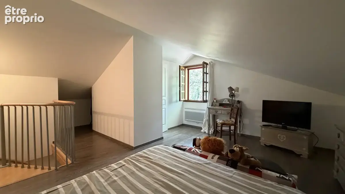 Maison des années 30 à fort potentiel d'agrandissement - Nans-les-Pins - photo 21